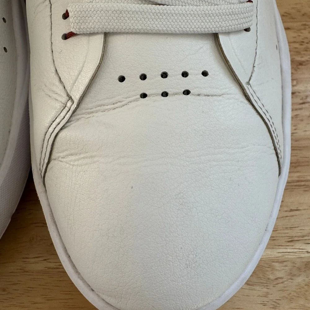 On Running The Roger Advantage Mens 10.5 White Grey Red Vegan Leather Sneakers